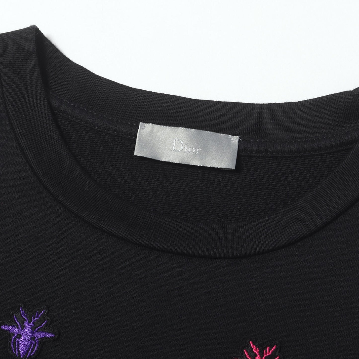 マルチカラー BEEワッペン クルーネック Tシャツ
