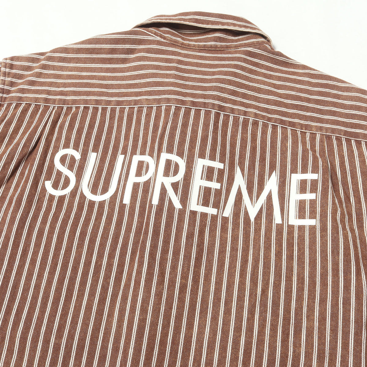 インターナショナルロゴ ストライプ デニム 半袖シャツ(Stripe Denim S/S Shirt)
