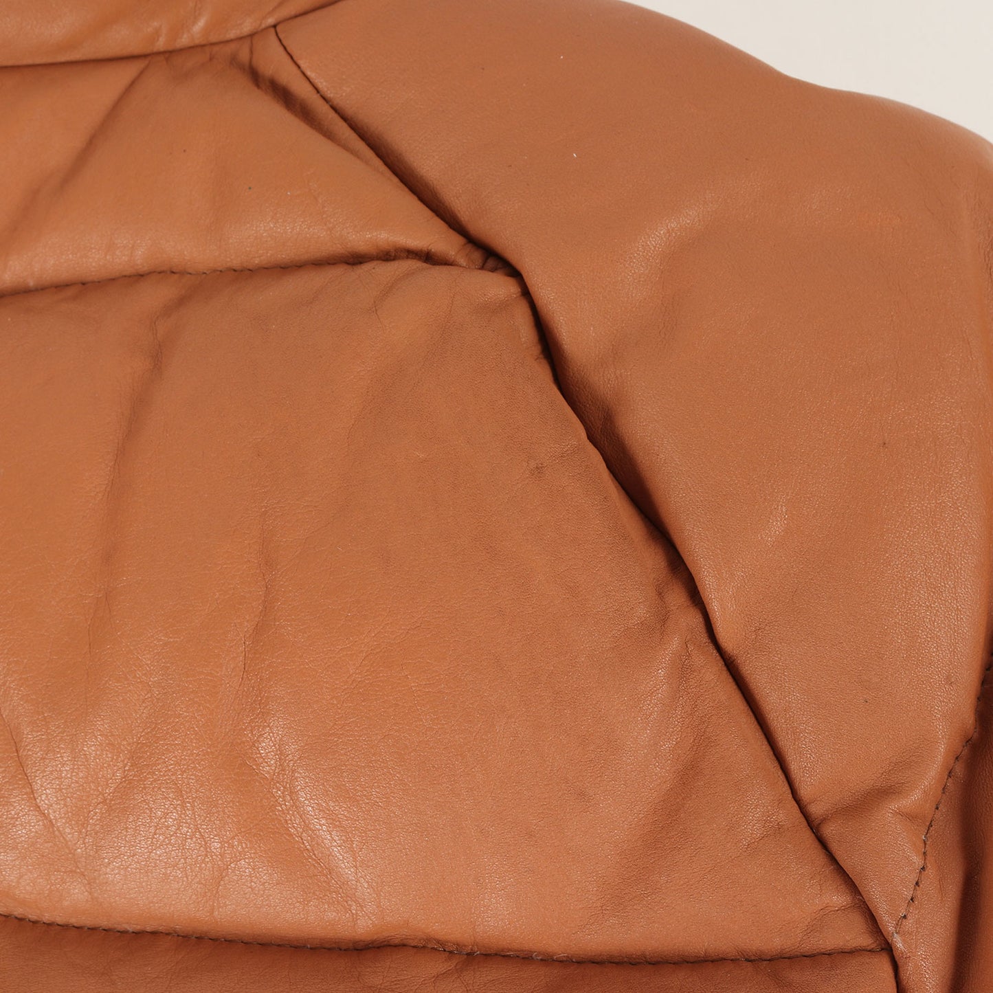 カウハイドレザー ダウンジャケット