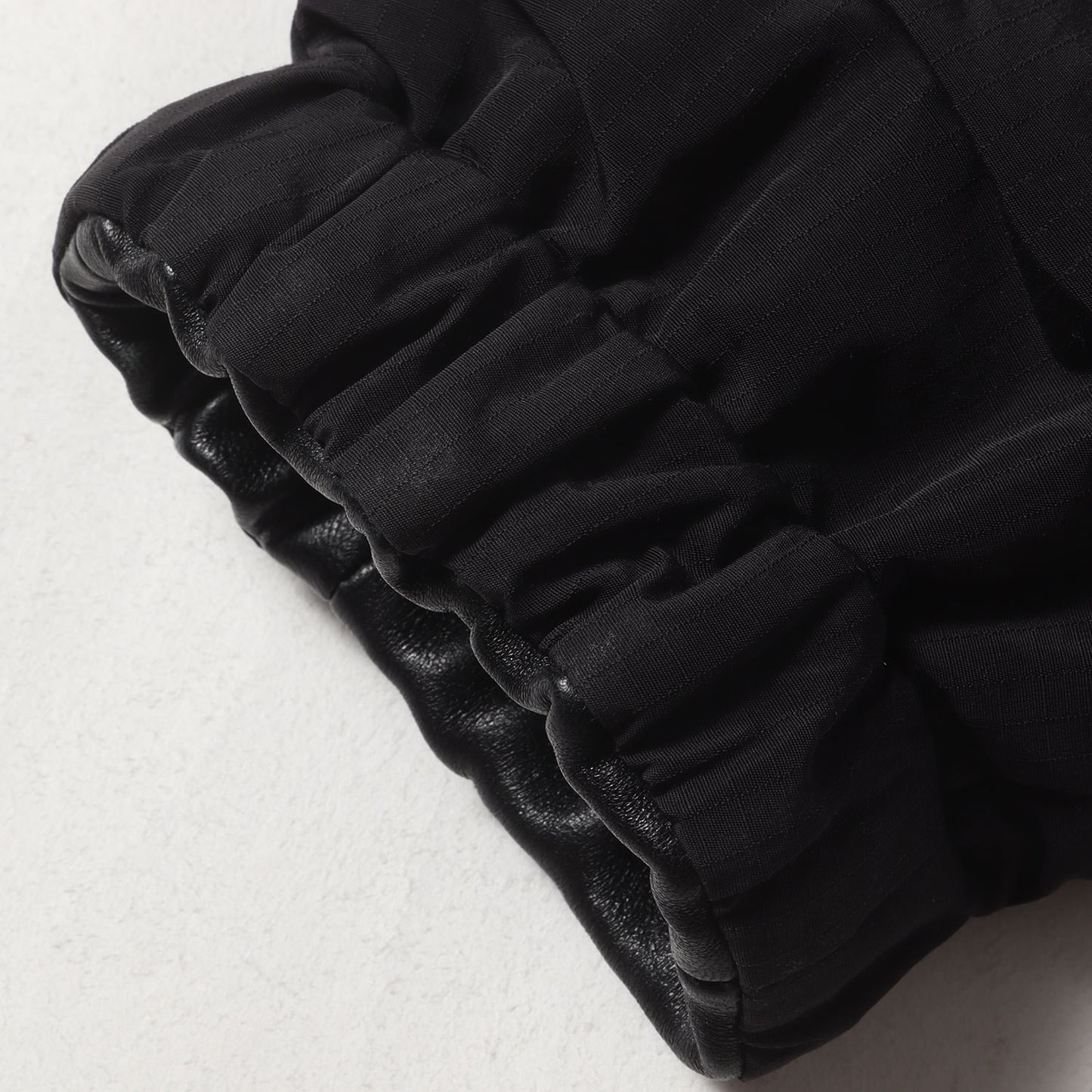 リバーシブル エンボスロゴ ラムレザー リップストップ パテッド フーディ ブルゾン (013L421A0386) / ダブルジップ パーカー アウター ジャケット 羽織 中わた ラグカジ ラグジュアリー