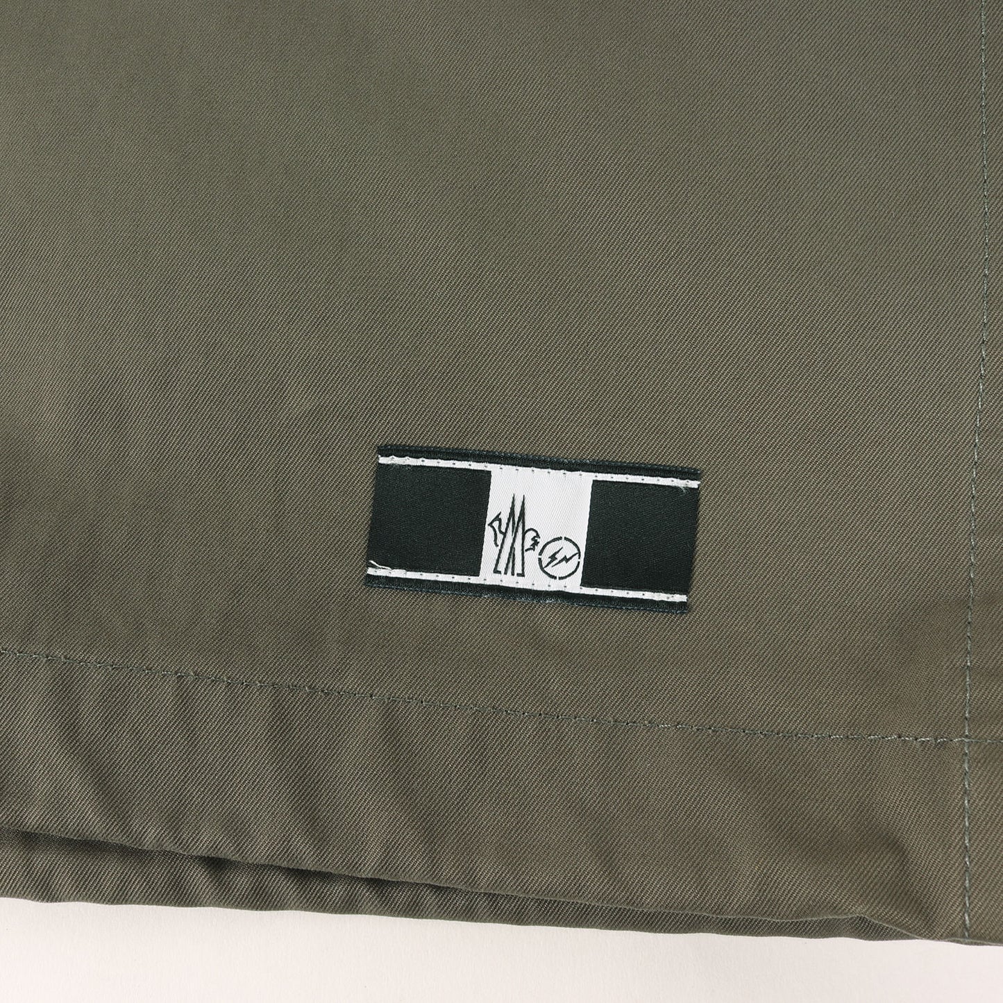 × fragment design 2WAY ダウンベストライナー付き ロゴ ワッペン ミリタリー ジャケット (DAVIS) / GENIUS