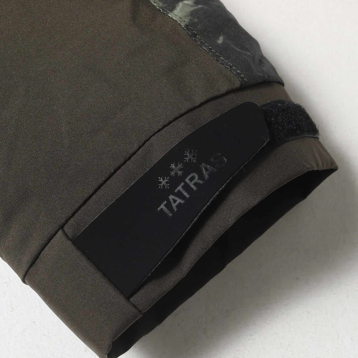 ジオメトリック 切替 カレーテ ダウンジャケット (CARETE MTAT20A4705-D)