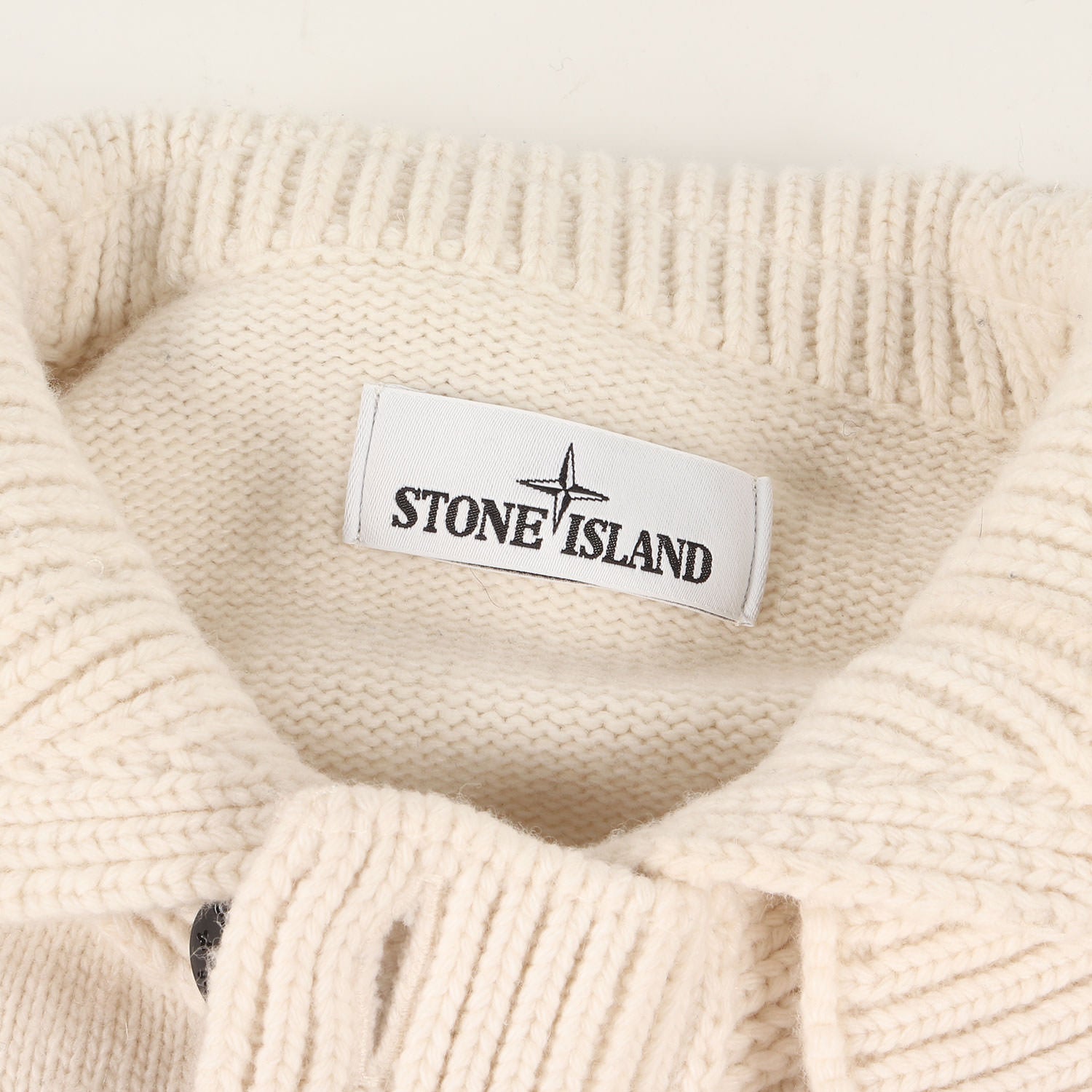 STONE ISLAND (ストーンアイランド) アイコンワッペン ウール ジップ ニット (531550LA3) / カーディガン ドライバーズ  ハイネック - ブランド古着の通販・買取 | BEEGLE by Boo-Bee