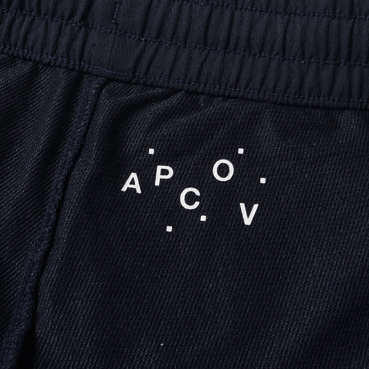 APC アーペーセー ナイロン ストレッチ カーゴパンツ 刺繍ロゴ入り 2025年最新】A.P.C. メンズ ワークパンツ・カーゴパンツ