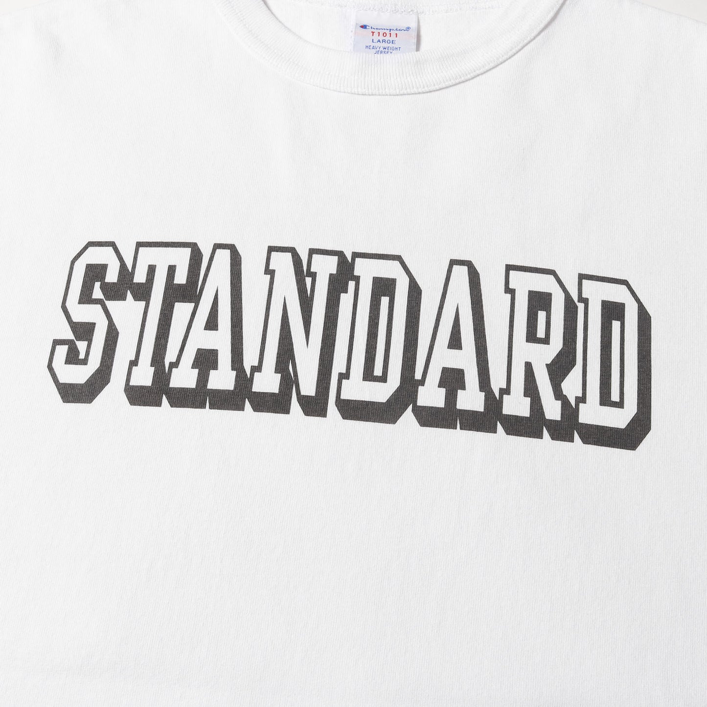 × Champion ヘビーウェイト グラフィック ロゴ Tシャツ (CHAMPION × SD MADE IN USA T1011 T) / MADE IN USA