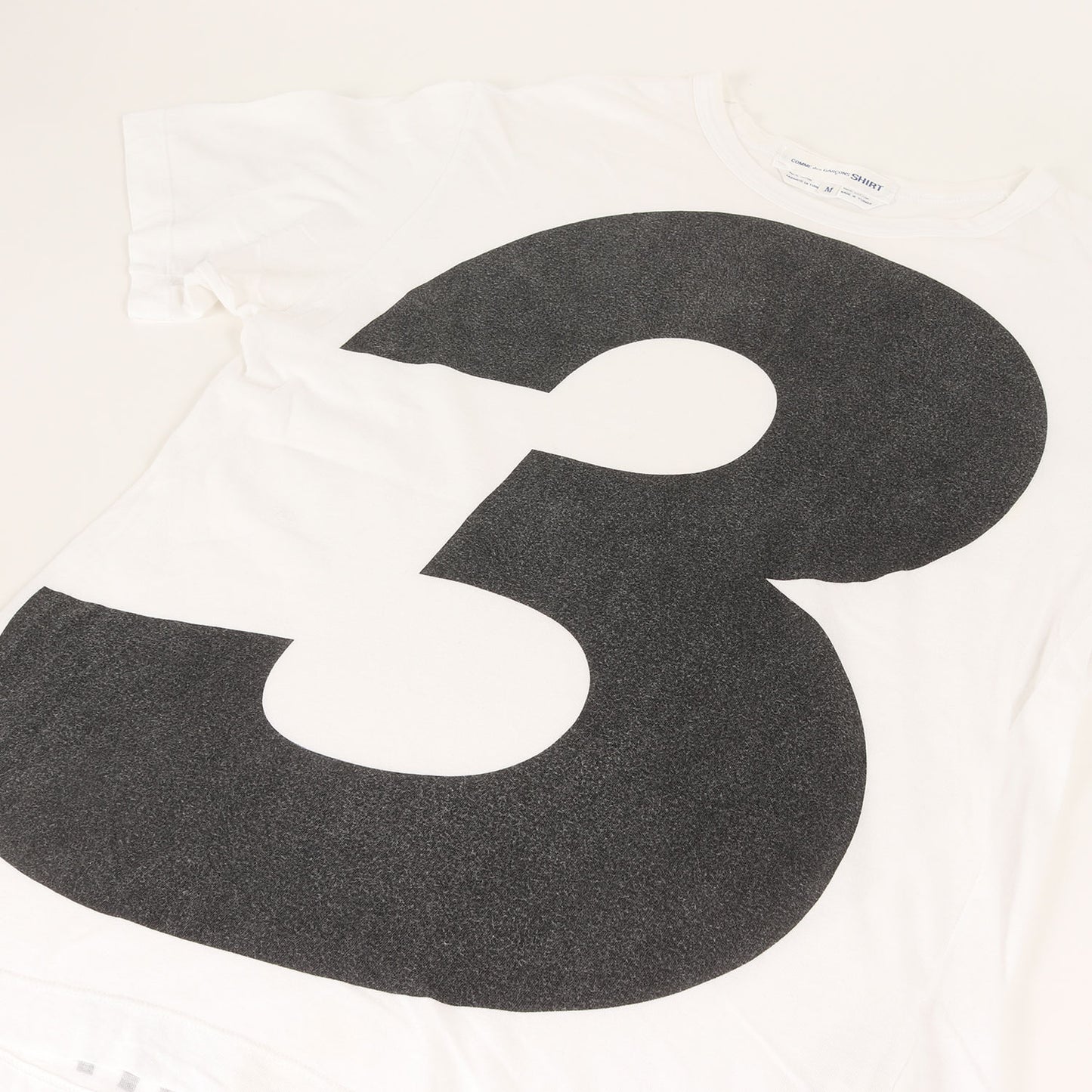 03SS ナンバリング バック ヘム ロゴ バインダーネック Tシャツ (S11098)