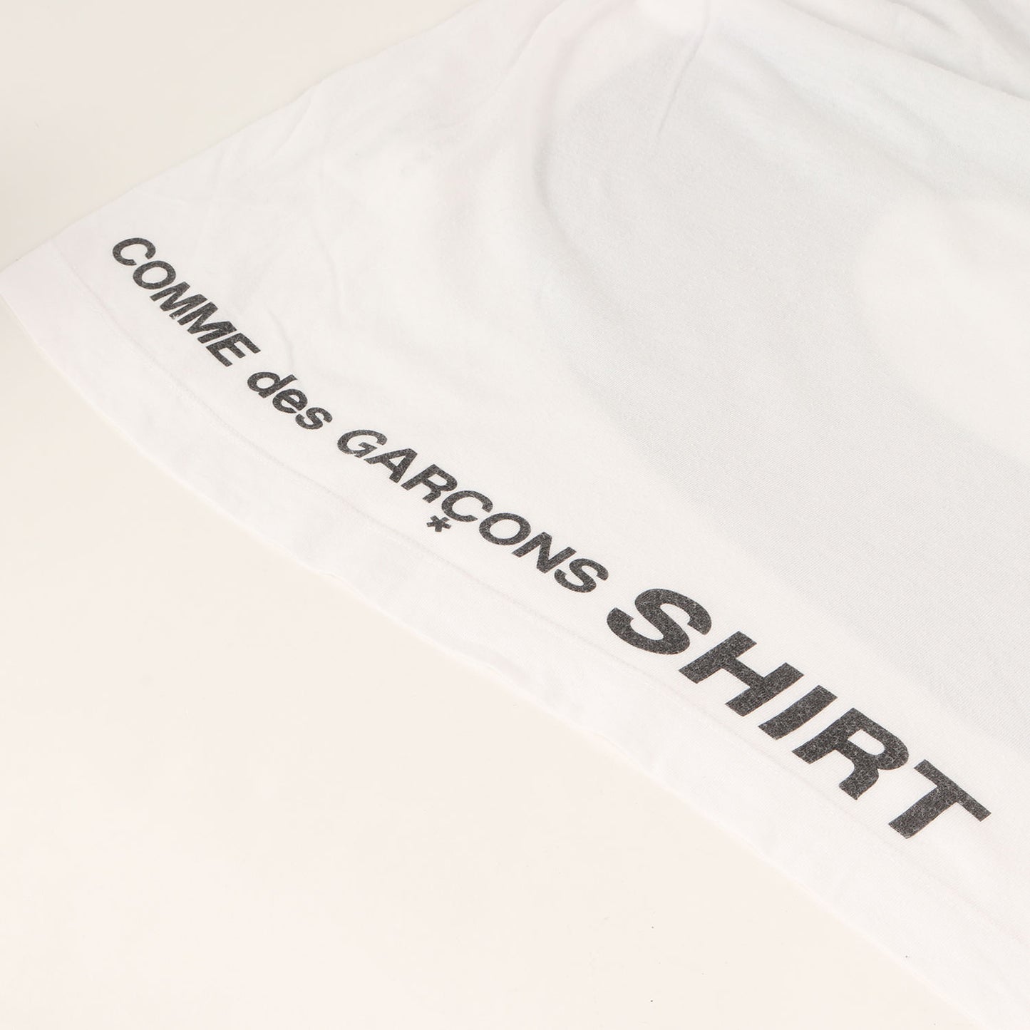 03SS ナンバリング バック ヘム ロゴ バインダーネック Tシャツ (S11098)