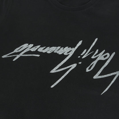 逆さ シグネチャー YY ロゴ グラフィック Tシャツ (GD-T32-070)