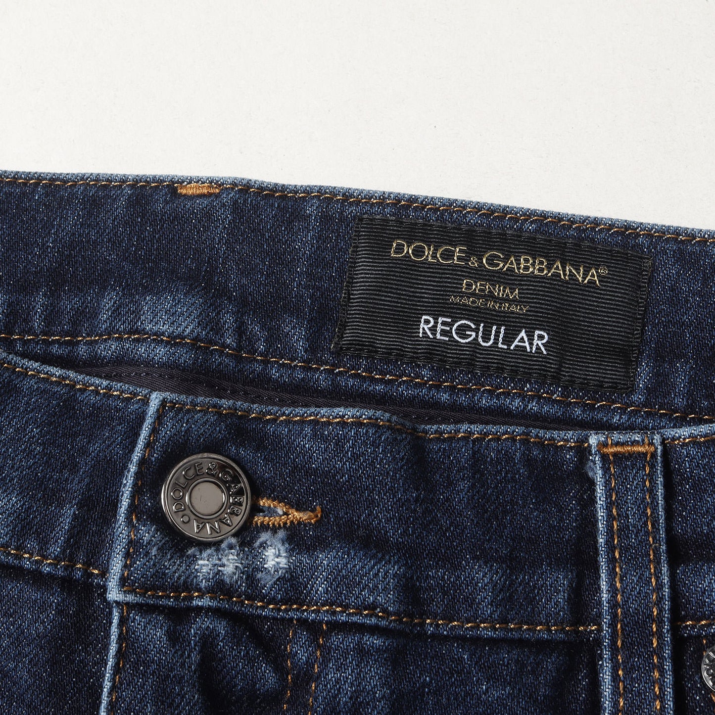 ロゴプレート テーパード ストレッチ デニム パンツ (GYJCCD G8EDT) / ジッパーフライ REGULAR