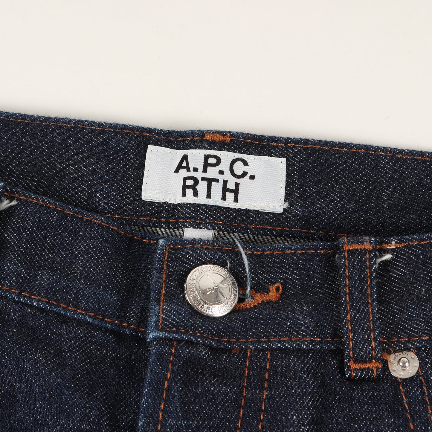 × RTH センタープレス ロールアップ ヘム セルビッジ リジッド デニム パンツ (24204-1-64331) / ボタンフライ