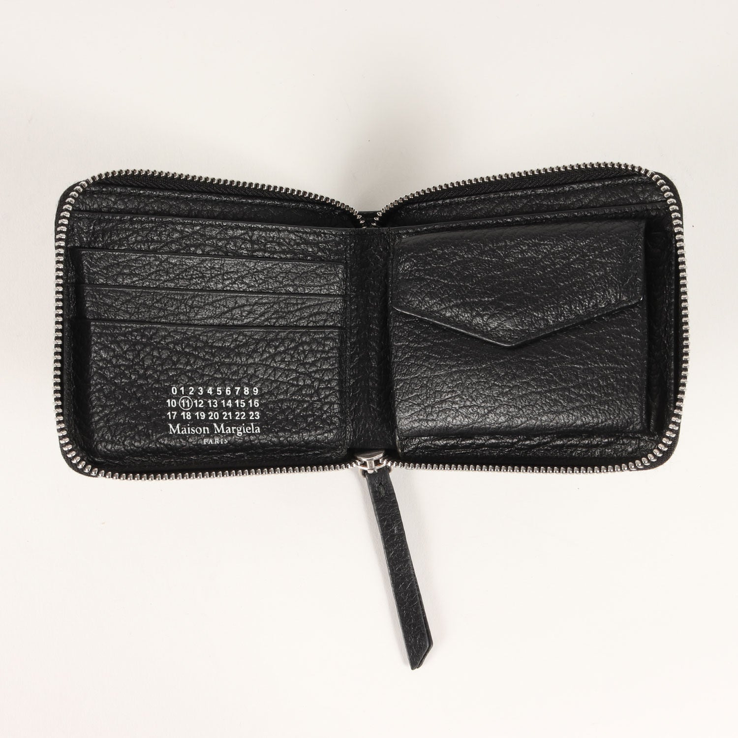 マルタンマルジェラ 二つ折り財布 ラウンドファウナー コンパクトウォレット コインケース ブラック レザー MARTIN MARGIELA Brandol ⁄ Maison Margiela メゾン マルジェラ 二つ折り財布 ラウンド