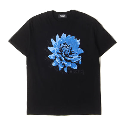 24SS グラフィック フラワー ロゴ Tシャツ (WILDSIDE × CHIVAS REGAL BLUE FLOWER T-Shirt. SS-T87-003)