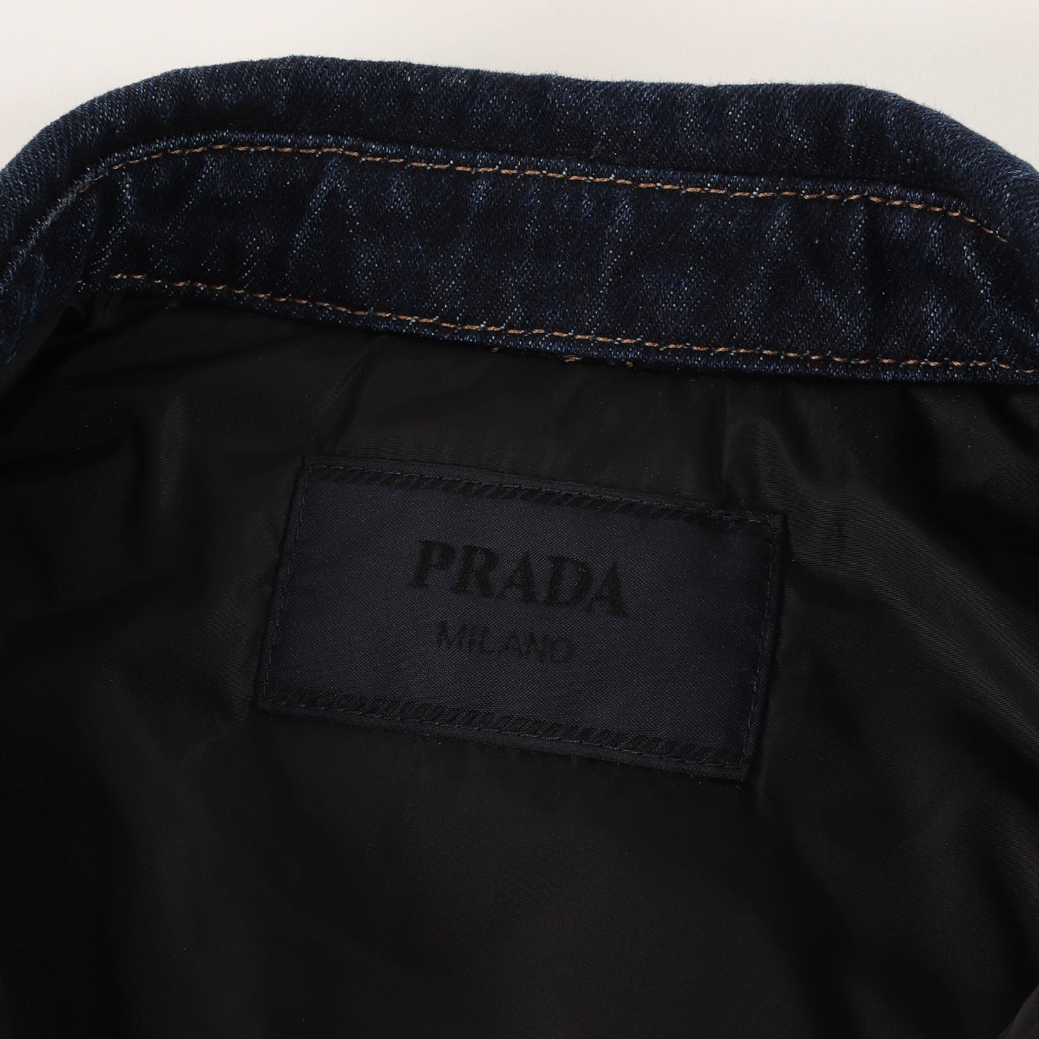 PRADA (プラダ) トライアングルロゴ プレート パテッド デニム シャツ (Padded Denim Shirt GEC071 S212 /  2023年製) – ブランド古着の通販・買取 | BEEGLE by Boo-Bee