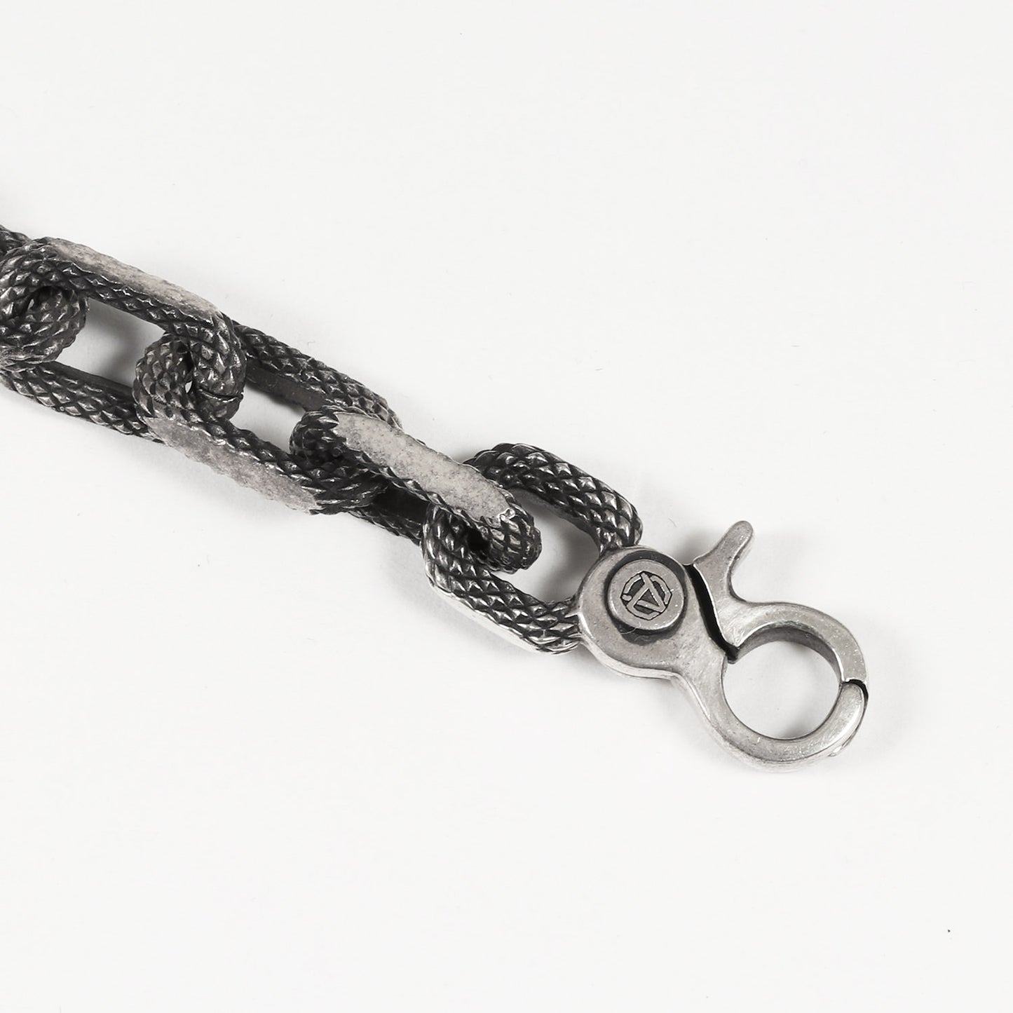 アンブレムテクスチャード シルバー チェーン ネックレス (CLASSIC SILVER 925 AMBLEM TEXTURED CHAIN NECKLACE) / Ag925