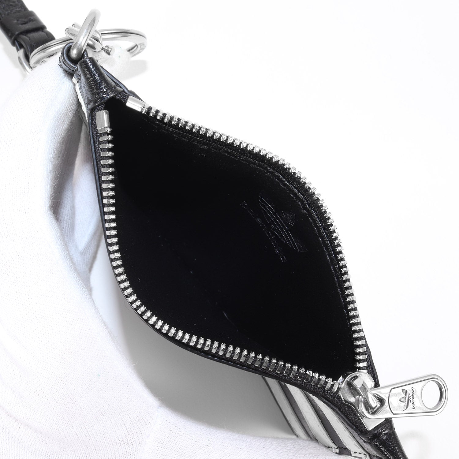 BALENCIAGA (バレンシアガ) × adidas トレフォイル ロゴ レザー ネック 