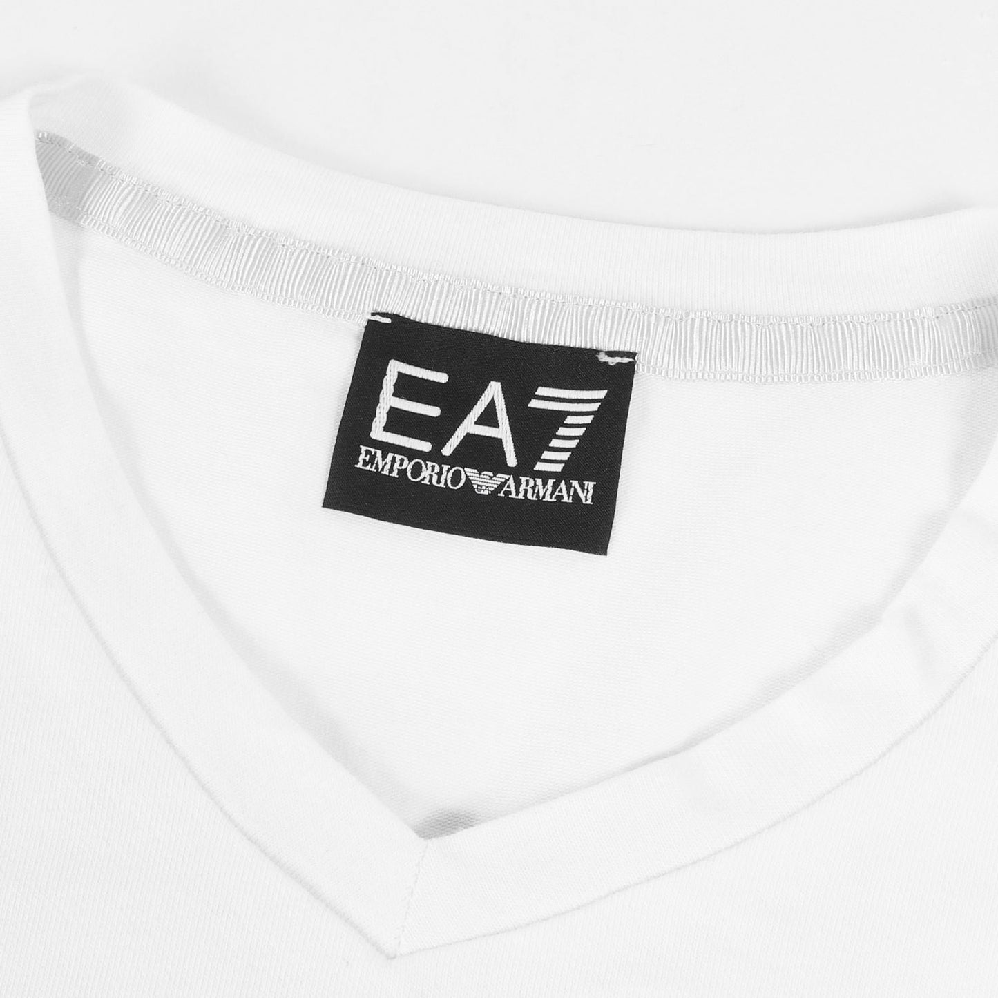 EA7 エンブレムワッペン付き ストレッチ Vネック Tシャツ