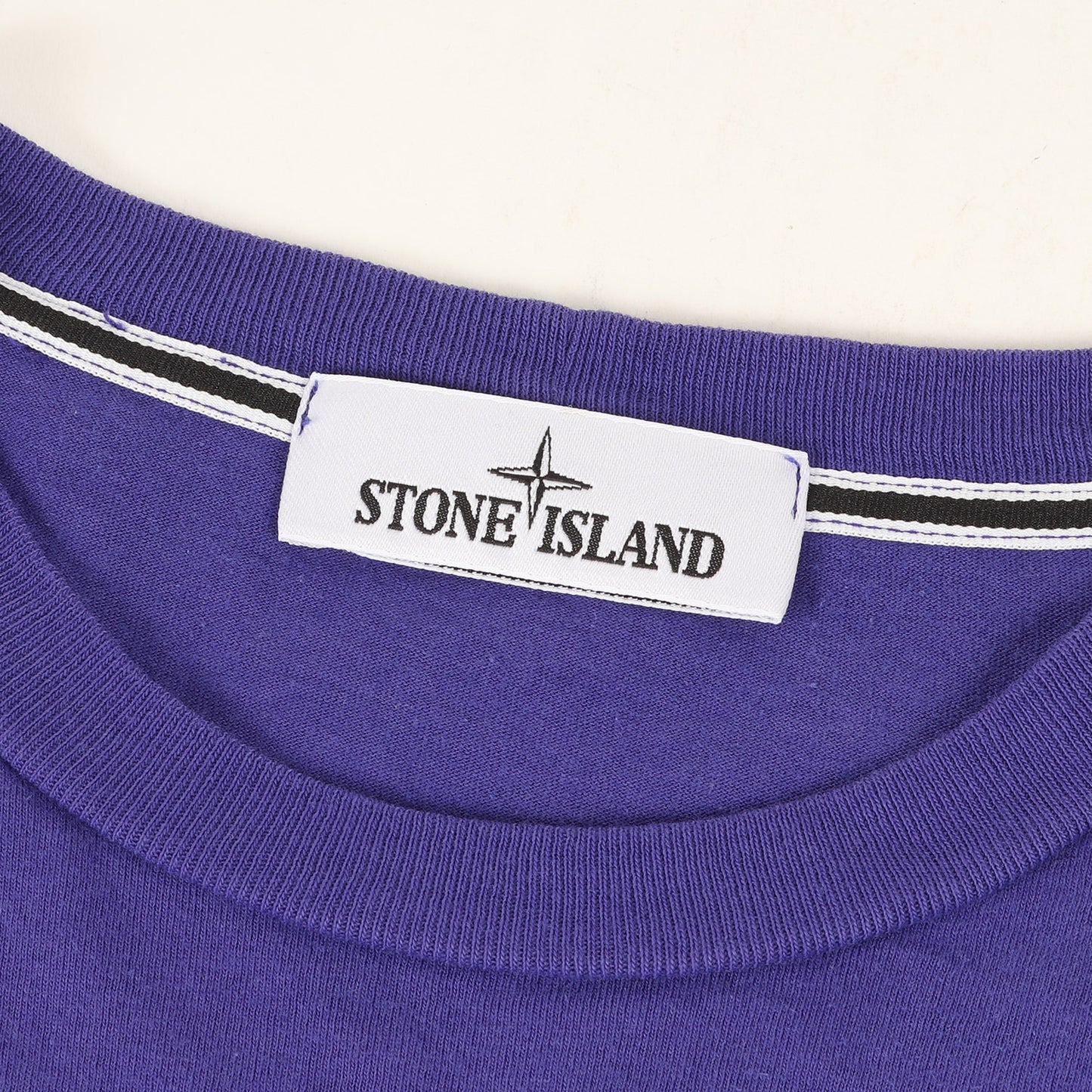 近年モデル グラフィック コンパス ロゴ Tシャツ (76152NS97)