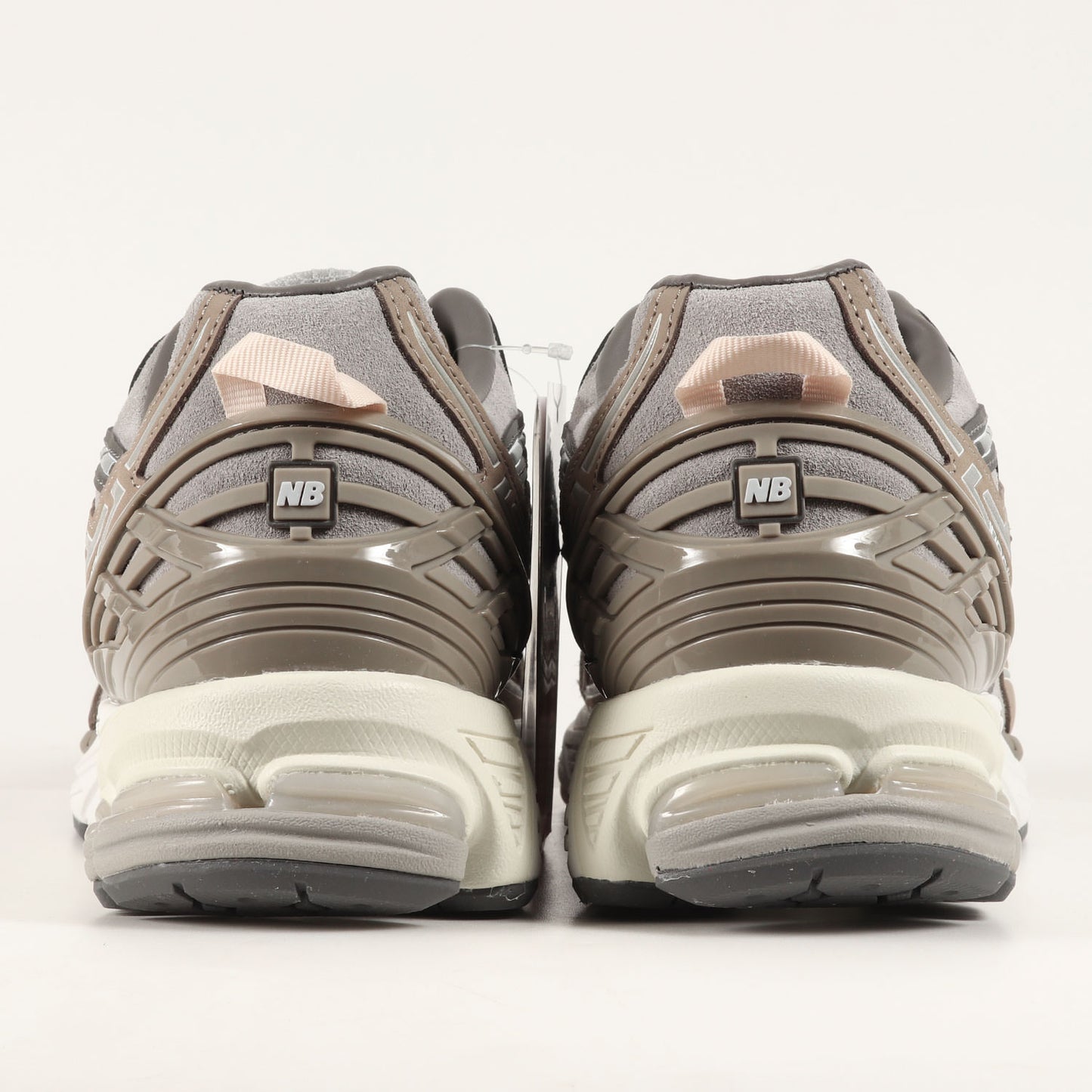 24SS ×NEW BALANCE × INVINCIBLE M1906NIH