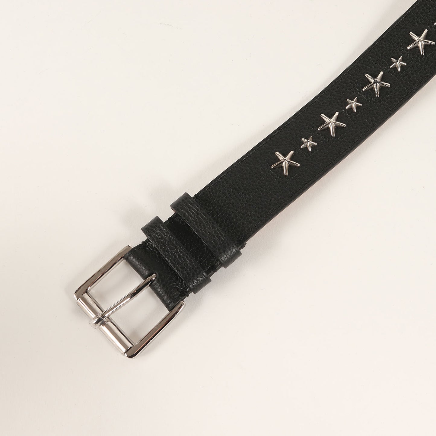 スタースタッズ ソフト グレイニー カーフ レザー ベルト (ARCHER SOFT GRAINY CALF W/STARS 202ARCHER.UUF)