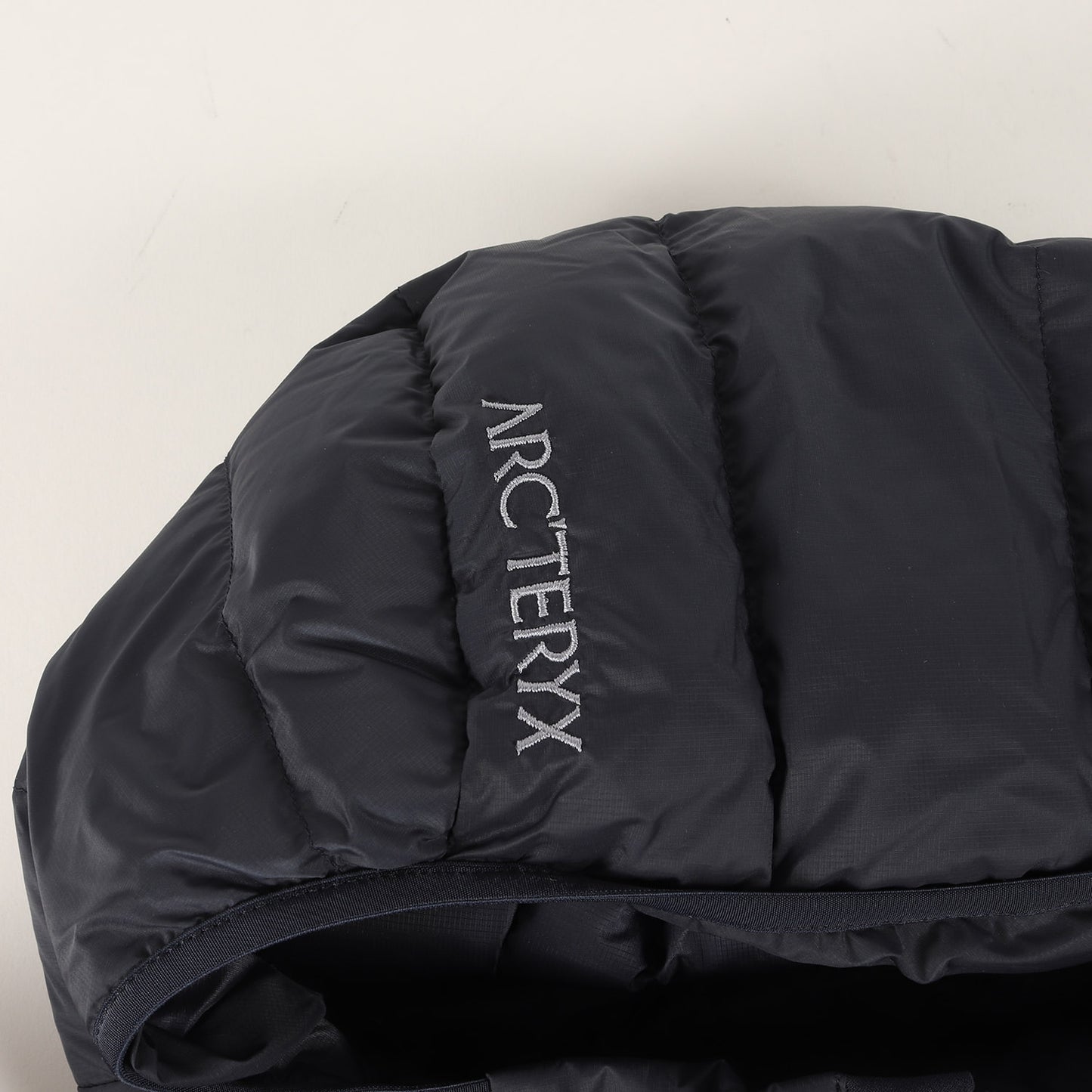 セリウム フーディー ダウンジャケット (Cerium Hoody 136465 / 2022年製)