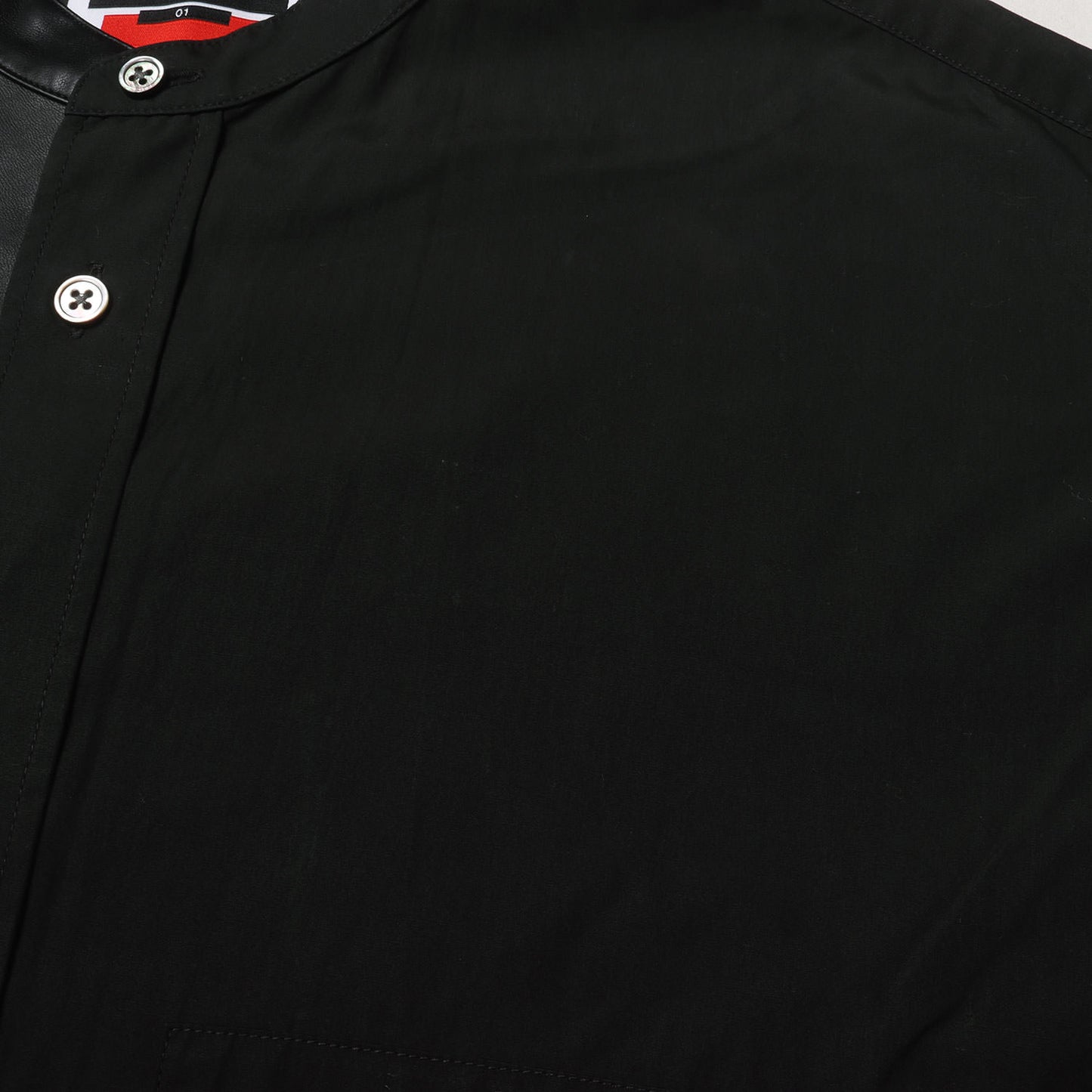 × LEGGIUNO シンセティックレザー コンビ バンドカラーシャツ