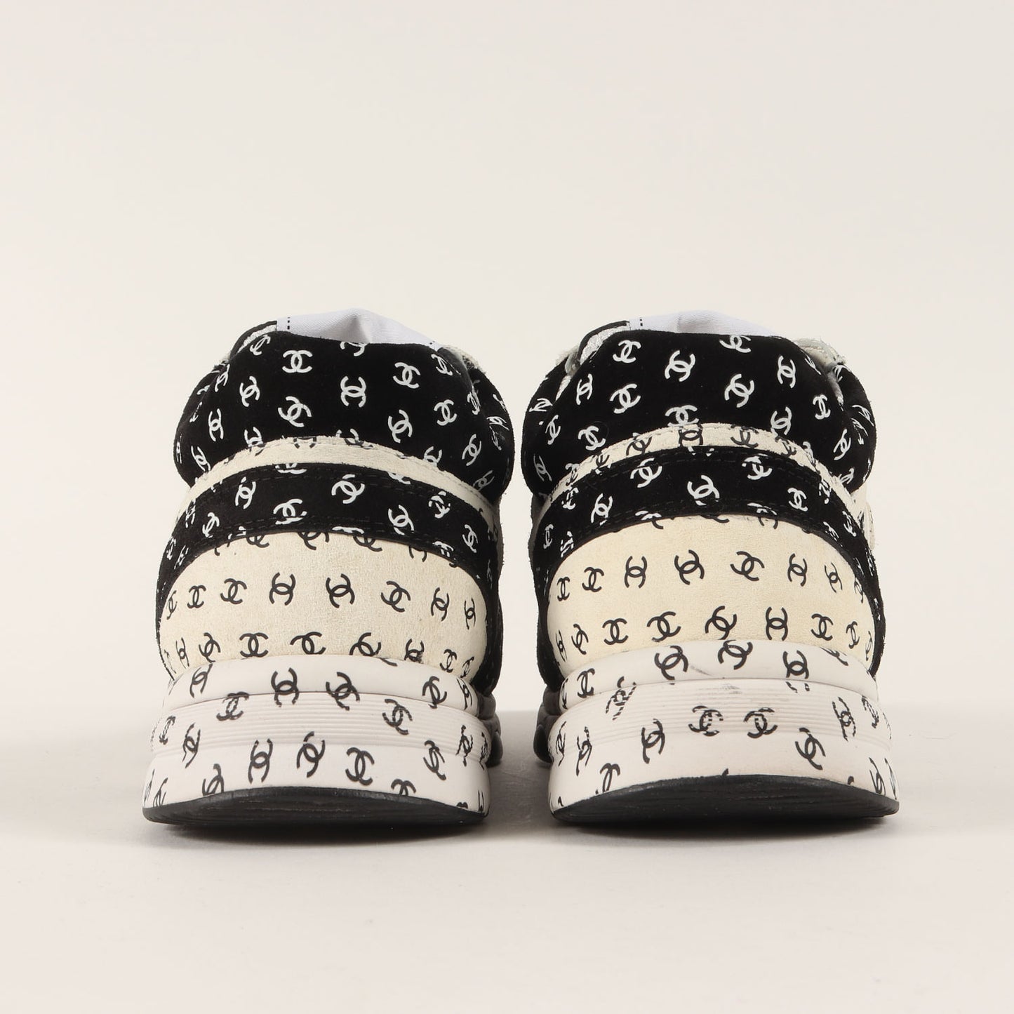 22AW ココマーク スウェード スニーカー (All Over Cc Logo Low Top Trainer Sneaker G39232)