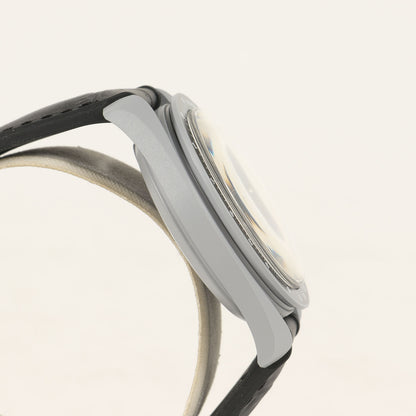 × Swatch MISSION TO THE MOON クォーツ ウォッチ (SO33M100)