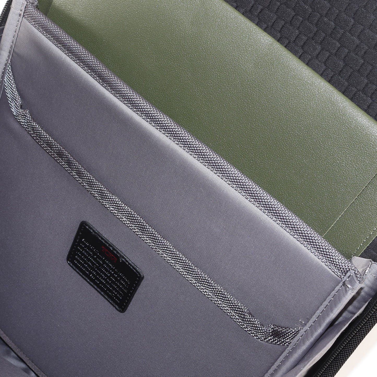 アルファ3 スリム ソリューションズ ブリーフ パック (Alpha 3 Slim Solutions Brief Pack 117315-1009)