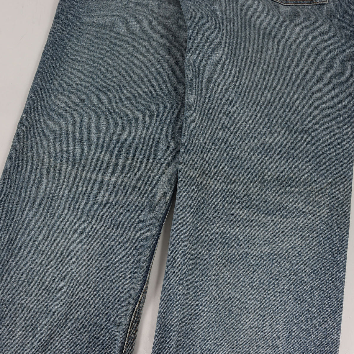 ストレートレグ デニム パンツ (Straight-Leg Jeans In Denim) / ジッパーフライ