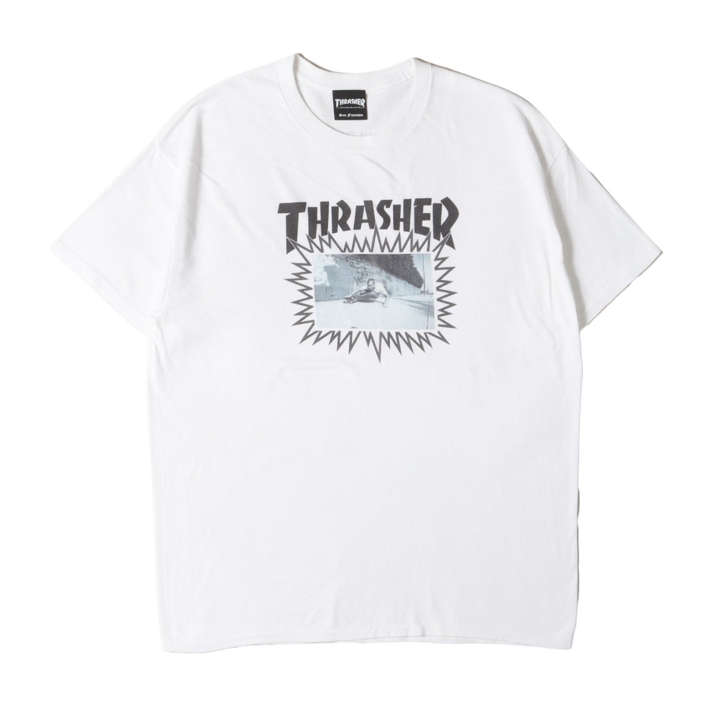 24SS × THRASHER Jay Adams フォトグラフィック ロゴ Tシャツ (Jay Adams Photo T)