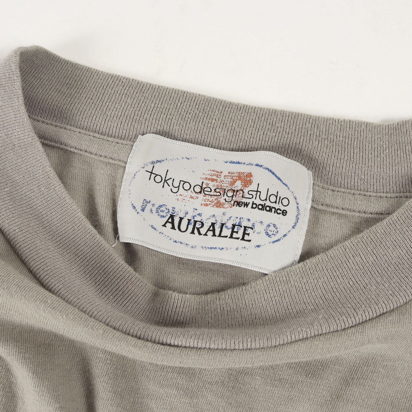 23SS × TOKYO DESIGN STUDIO NEW BALANCE ロゴ ロングスリーブ Tシャツ (NB Archive Remastered by AURALEE × TDS LS Tee Vintage Graphic AMT35042)