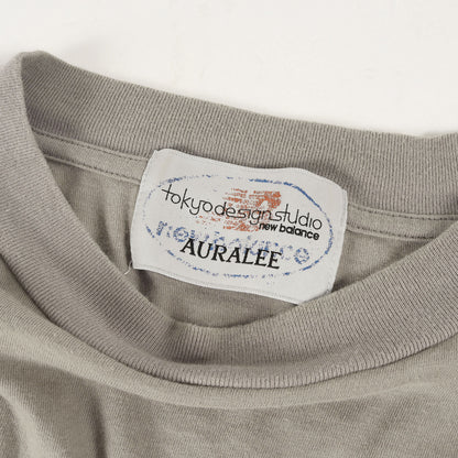 23SS × TOKYO DESIGN STUDIO NEW BALANCE ロゴ ロングスリーブ Tシャツ (NB Archive Remastered by AURALEE × TDS LS Tee Vintage Graphic AMT35042)