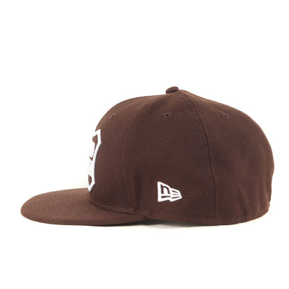 × NEWERA シールド ロゴ 刺繍 ツイル キャップ (NEWERA × SD 59Fifty Logo Cap)