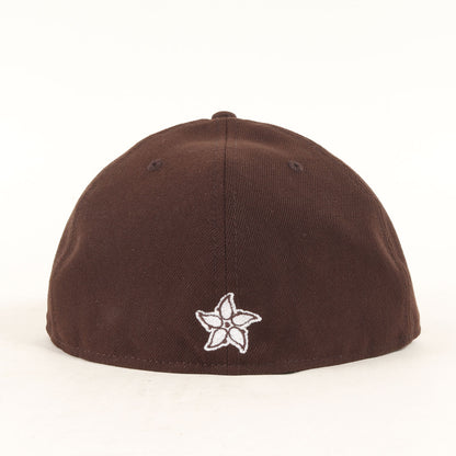× NEWERA シールド ロゴ 刺繍 ツイル キャップ (NEWERA × SD 59Fifty Logo Cap)