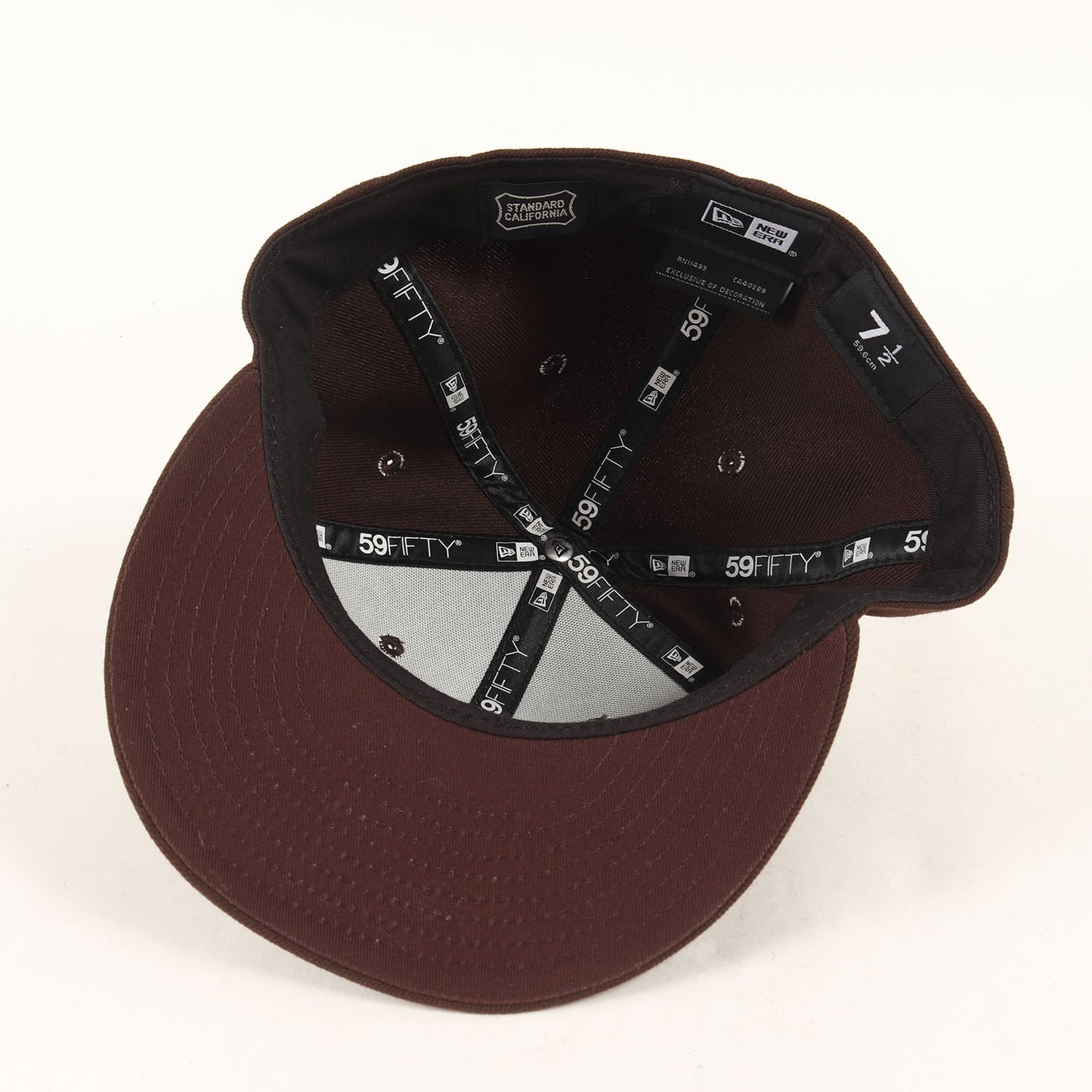 × NEWERA シールド ロゴ 刺繍 ツイル キャップ (NEWERA × SD 59Fifty Logo Cap)