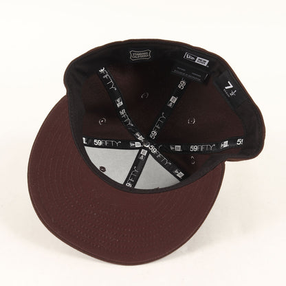 × NEWERA シールド ロゴ 刺繍 ツイル キャップ (NEWERA × SD 59Fifty Logo Cap)