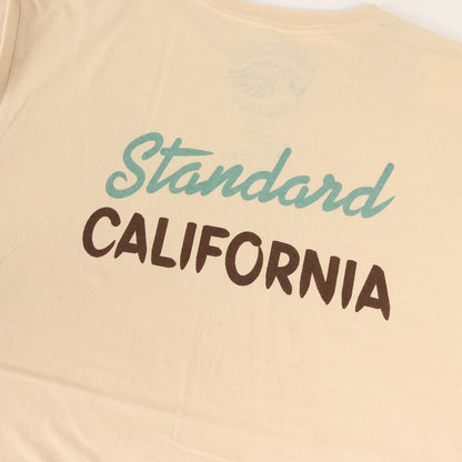 23AW グラフィック ロゴ Tシャツ (SD California Dreamin Tee)