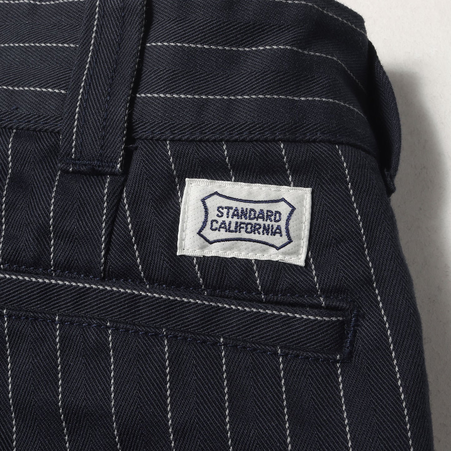 ストライプ ヘリンボーン ワーク チノパンツ (SD Herringbone Stripe Work Pants)