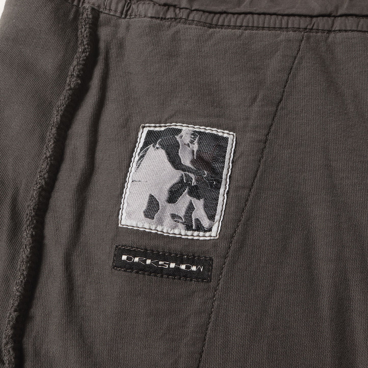 ドローストリング ストレッチ サルエルパンツ (PRISONNER DRAWSTRING PANTS DU18F7394-BG) / DRKSHDW