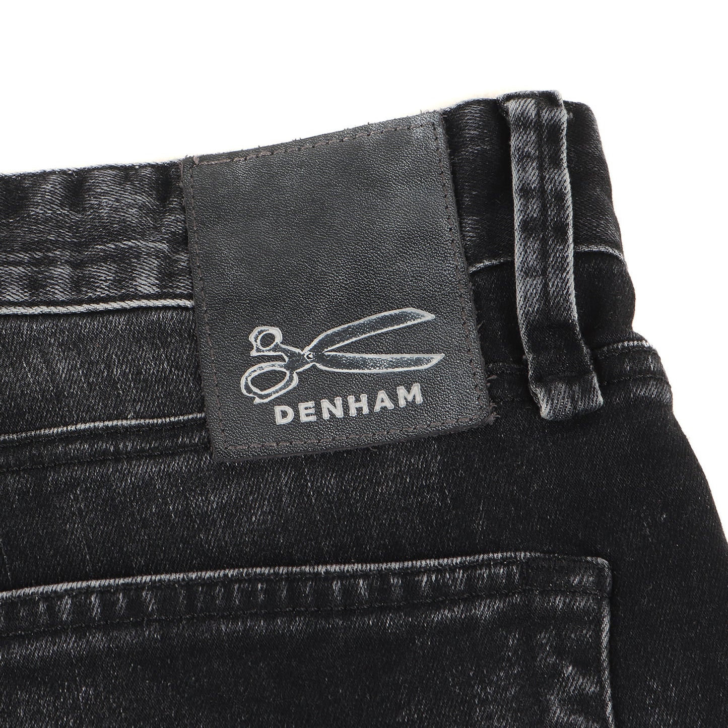 ウォッシュ加工 テーパード ストレッチ デニム パンツ (SHANK REGULAR CARROT FIT 01-16-05-11-043)