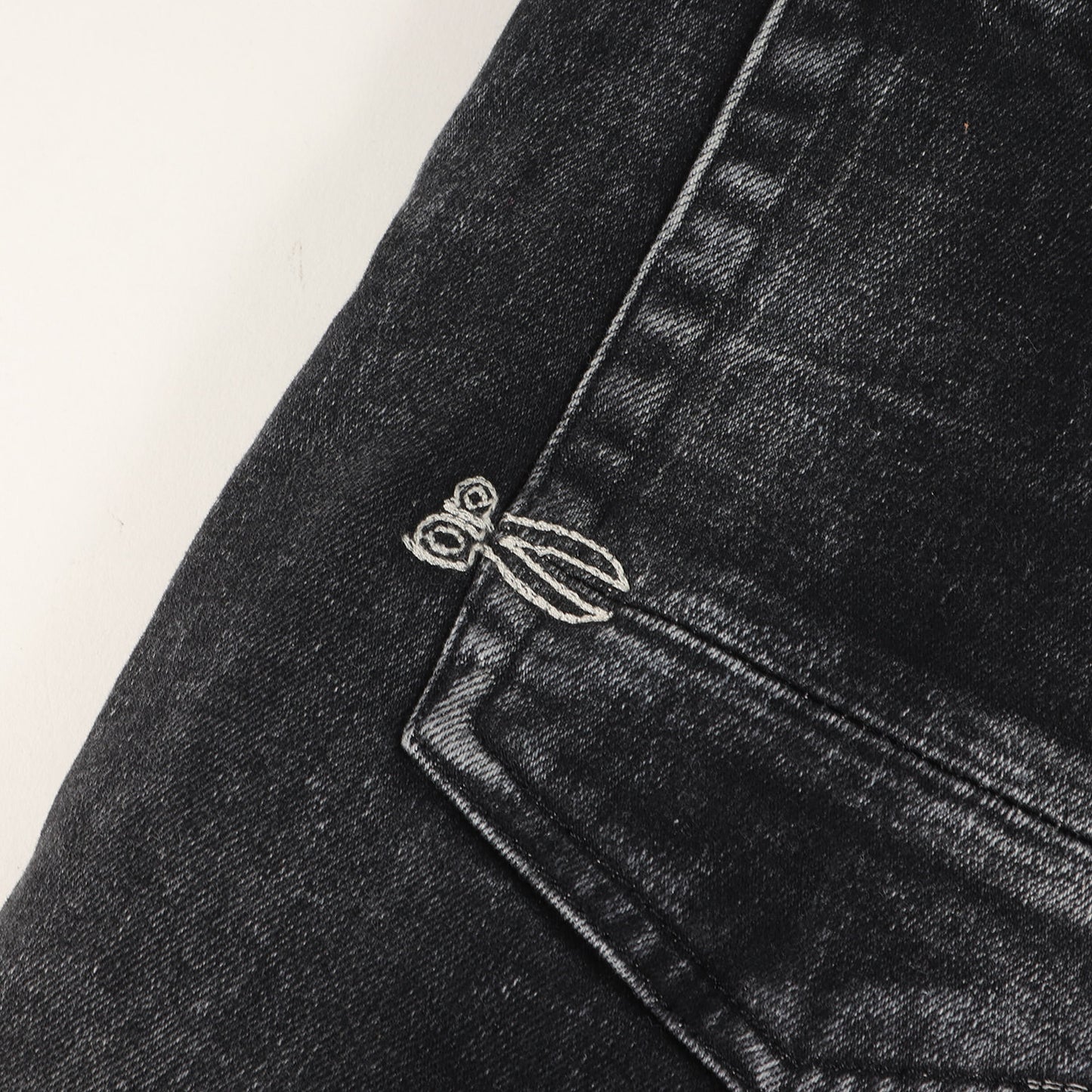 ウォッシュ加工 テーパード ストレッチ デニム パンツ (SHANK REGULAR CARROT FIT 01-16-05-11-043)