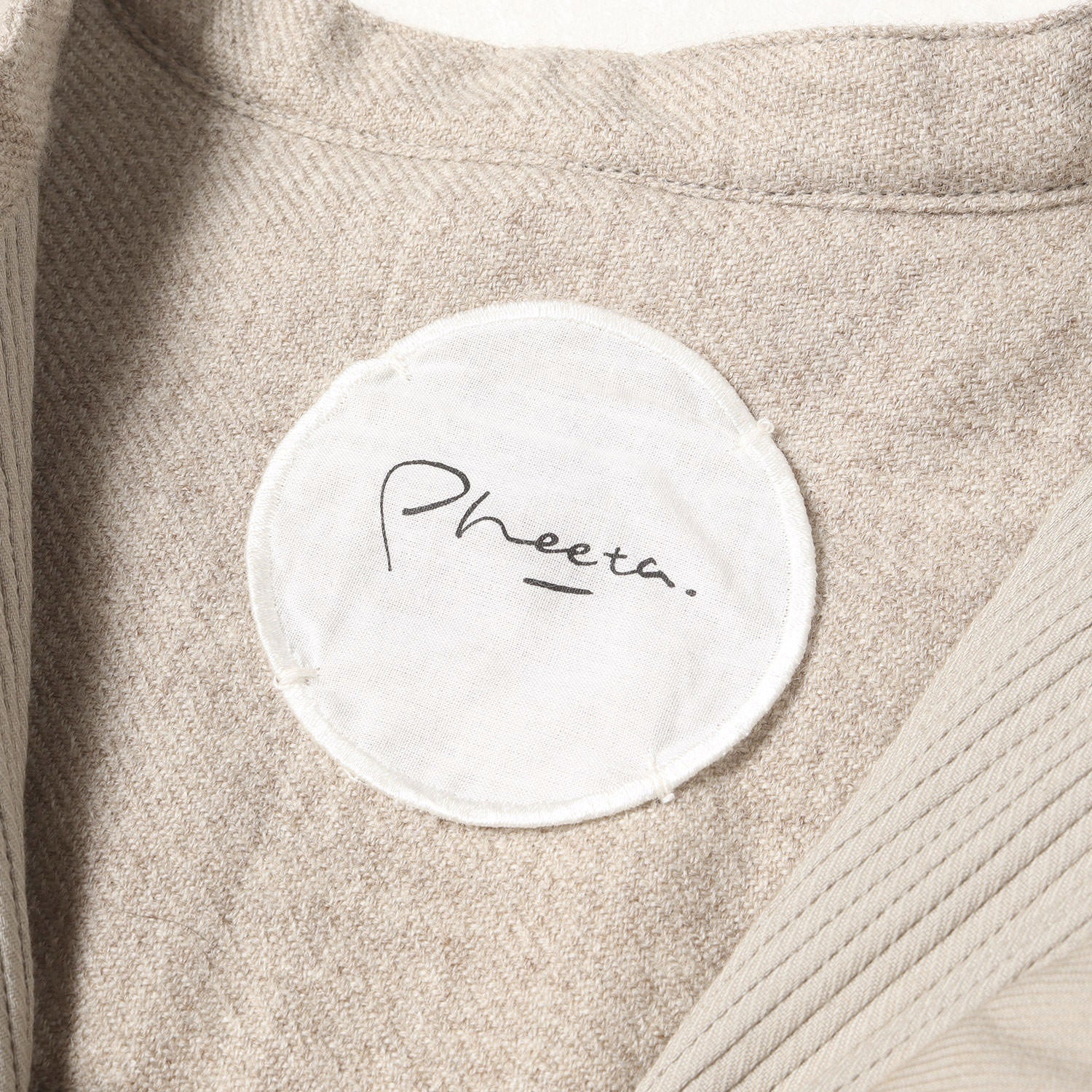 フィータ Amy バンドカラーピンタックプリーツシャツ ターコイズブルー rz4 フィータ Amy バンドカラーピンタックプリーツシャツ ターコイズブルー rz4