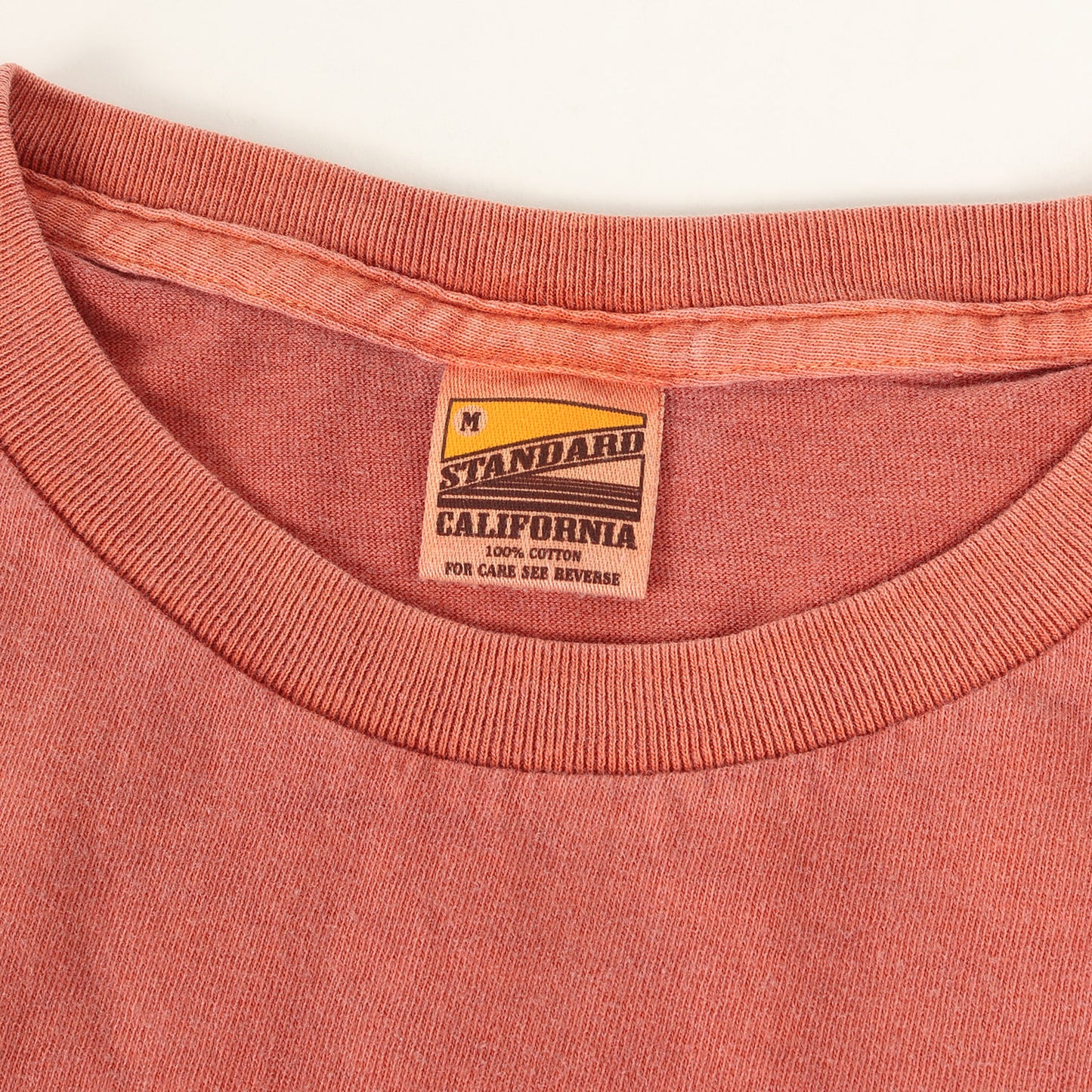 ピグメント ウォッシュ加工 ワンポイント ロゴ 刺繍 Tシャツ (SD NEW BOHEMIA SIGN LOGO T)