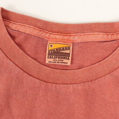 ピグメント ウォッシュ加工 ワンポイント ロゴ 刺繍 Tシャツ (SD NEW BOHEMIA SIGN LOGO T)