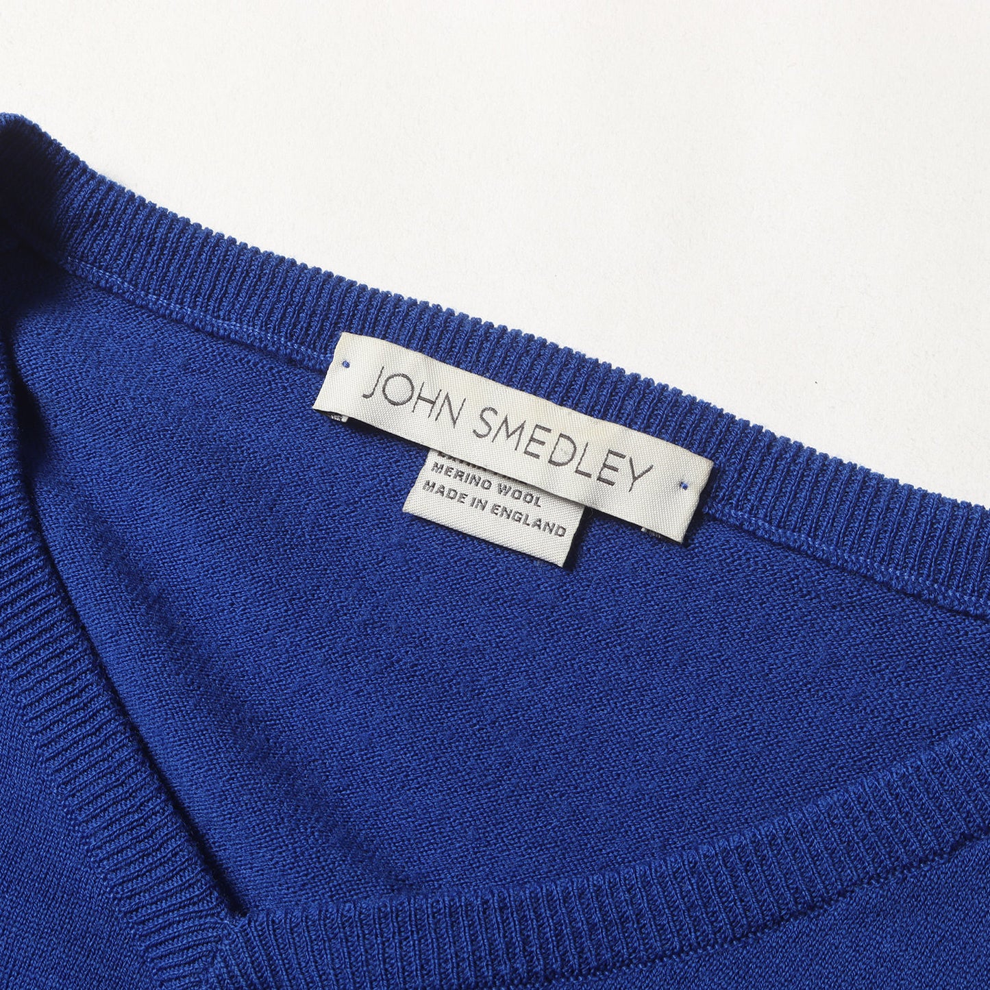 Vネック エクストラファインメリノウール ハイゲージ ニット / MADE IN ENGLAND