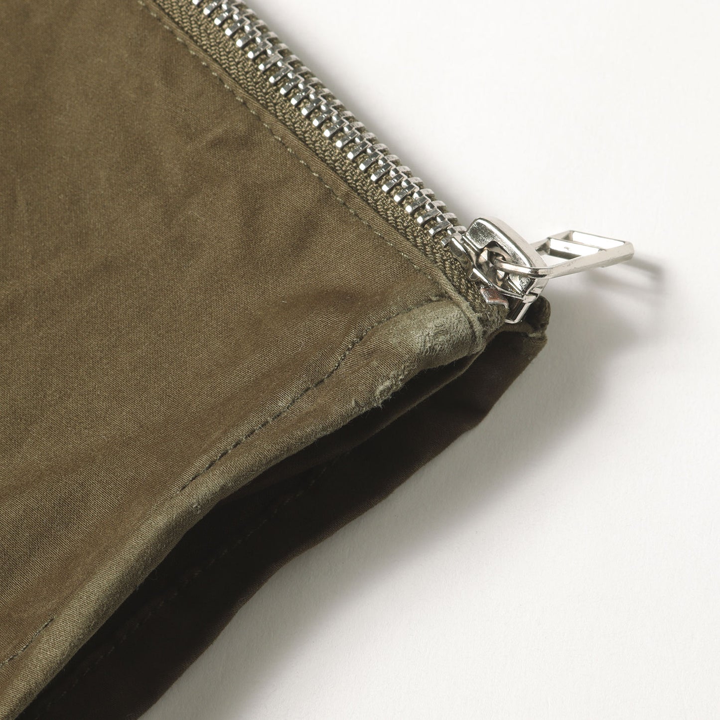 裾ジップ ストレッチ ピーチスキン カーゴ パンツ (TYPE-2 SLIM CARGO PANTS)