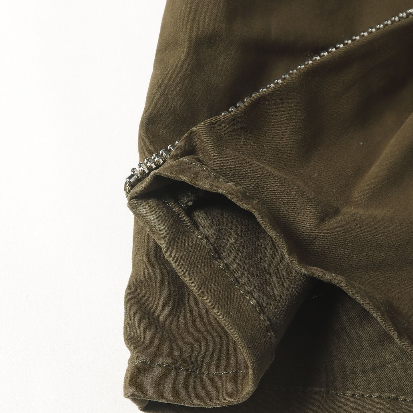 裾ジップ ストレッチ ピーチスキン カーゴ パンツ (TYPE-2 SLIM CARGO PANTS)