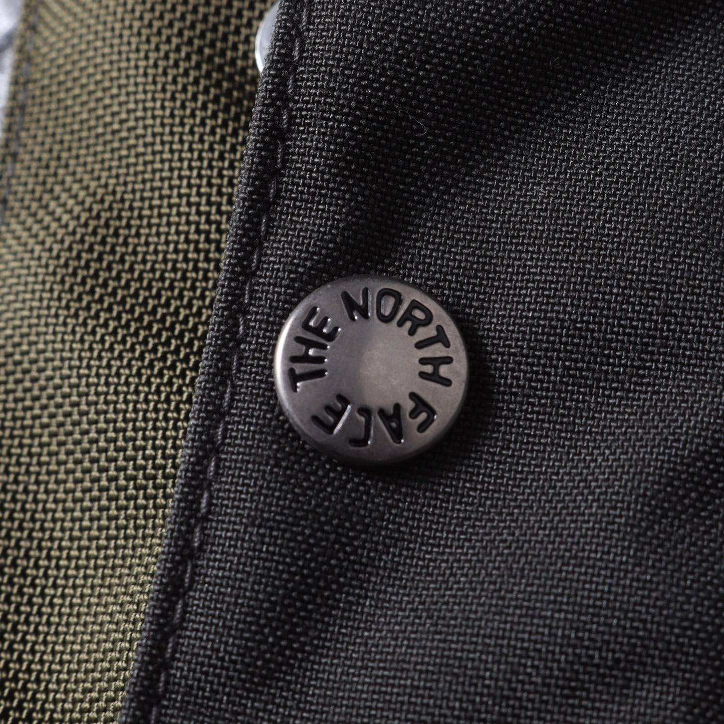 × THE NORTH FACE 再構築 パテッド ナイロン コート (WF-J926)