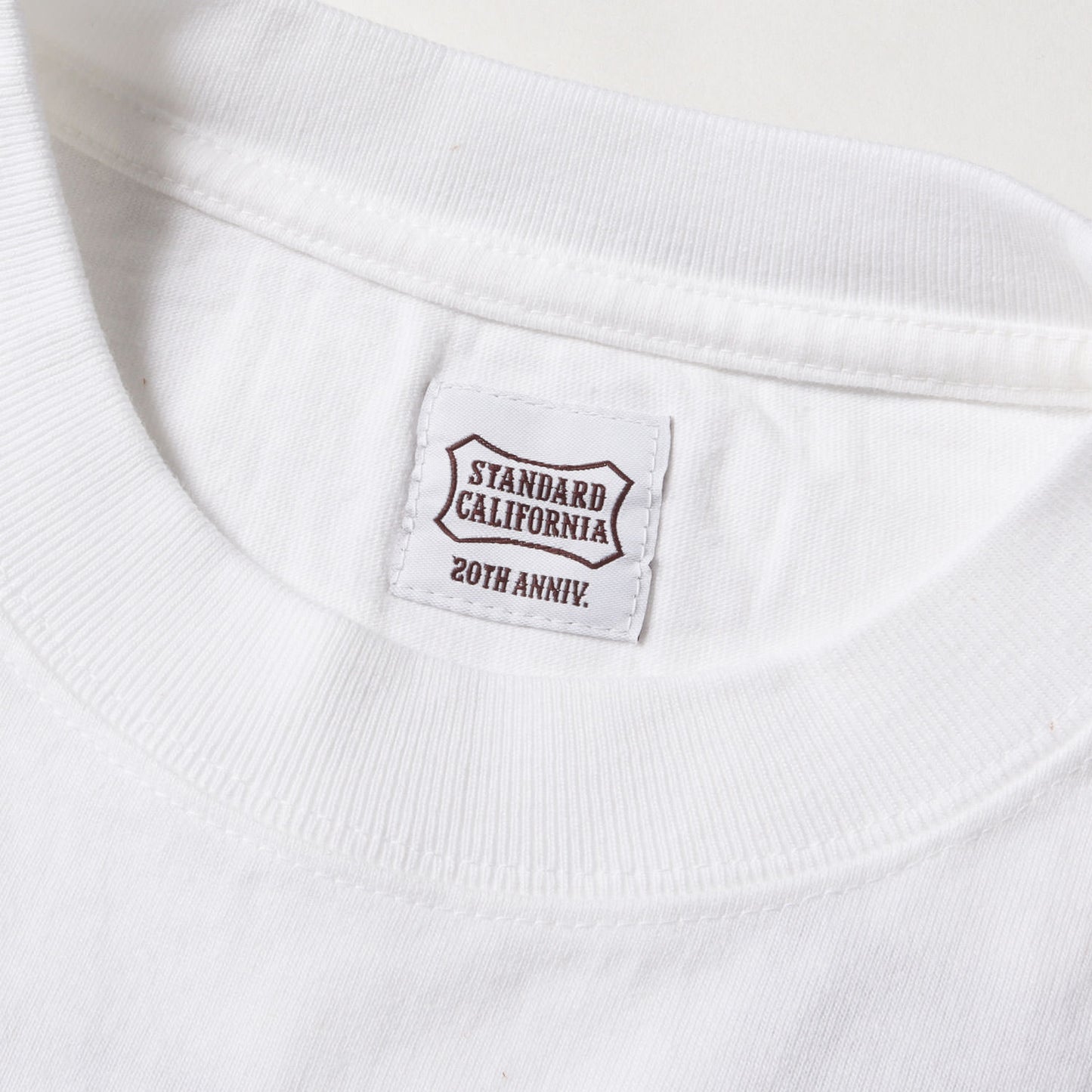 23AW 20周年記念 グラフィック ロゴ ヘビーウェイト Tシャツ (SD 20th Anniversary Logo T)