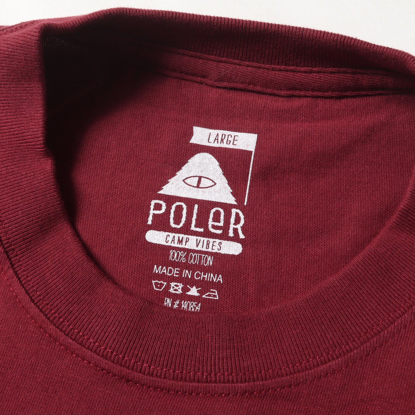 × POLeR OUTDOOR STUFF グラフィック ロゴ Tシャツ (SD × POLER LOGO T)
